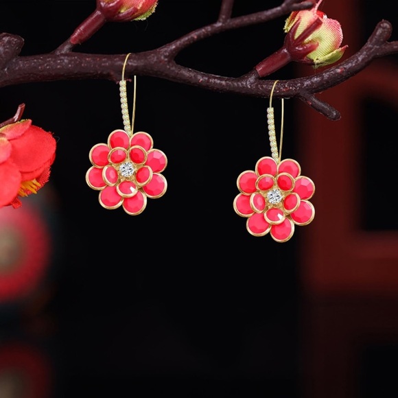 Camellia Floral dangle Earrings with crystals - Picture 4 of 6